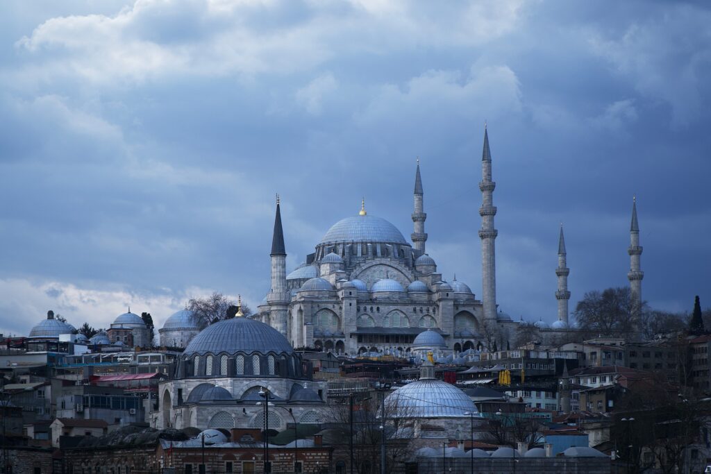 photo of Sulaymaniye Mosque, the largest mosque in Istanbul